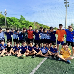 cuoi-tuan-doi-gio-tren-san-co-cung-thay-tro-karate-ben-cat