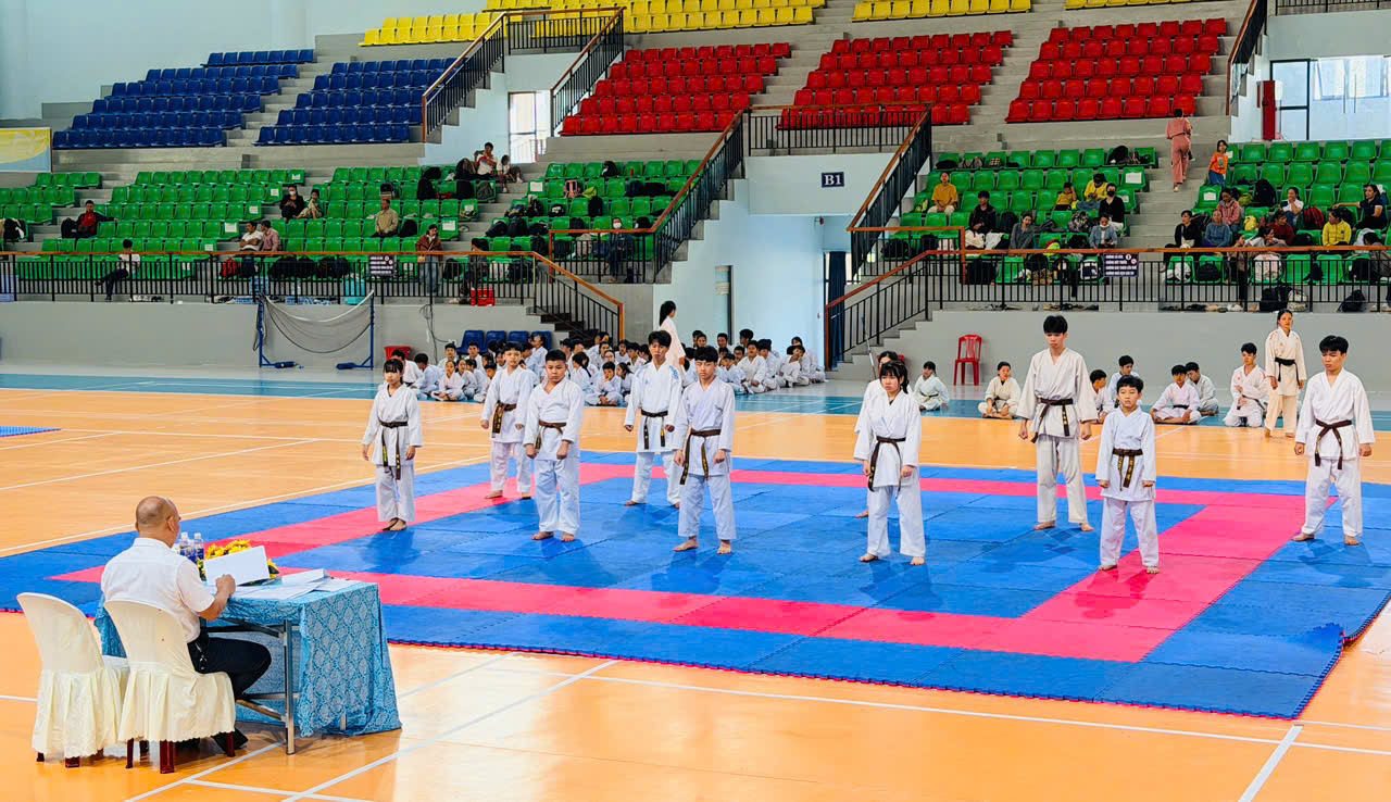 Các võ sinh dự thi phần quyền thuật (Kata)